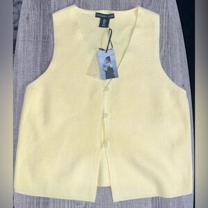 Women’s Size Large Sincerely Jules Yellow Button Up Knit Vest V Neck NWT